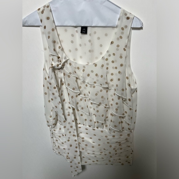 WHITE HOUSE BLACK MARKET SLEEVELESS WHITE TOP W/GOLD DOTS SIZE M w/SIDE TIE - Picture 1 of 6